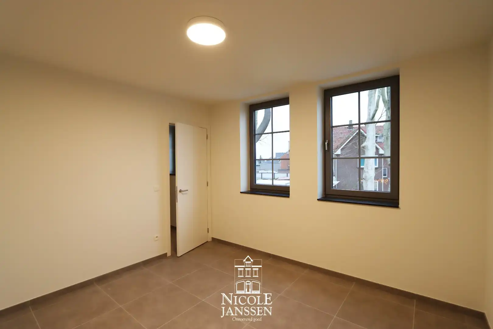 Nieuwbouwwoning met carport foto 16