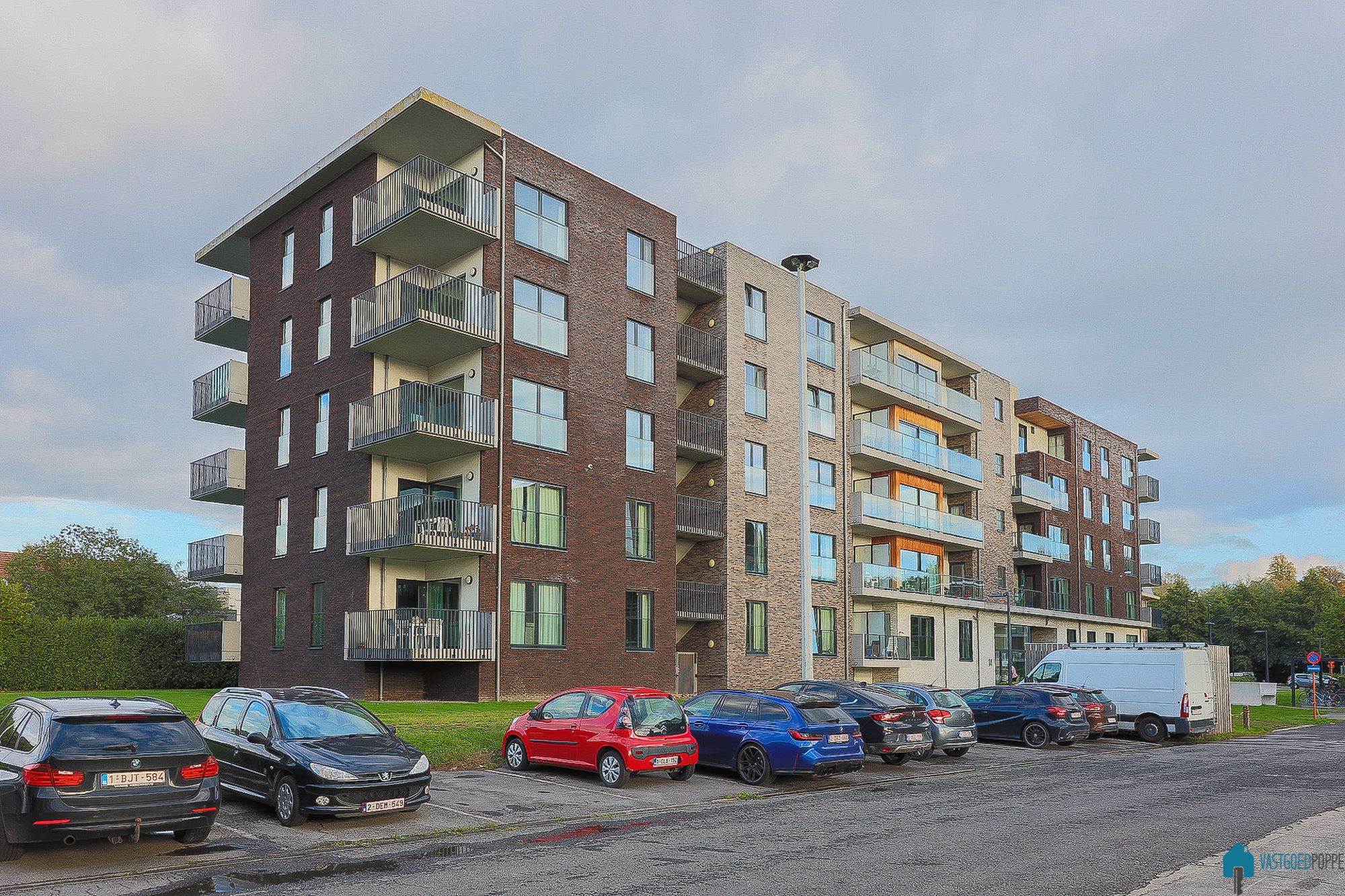NIEUWBOUW assistentieflat, goed gelegen foto {{pictureIndex}}
