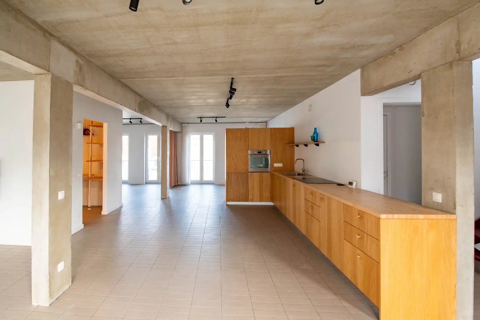 Moderne loft met dakterras foto {{pictureIndex}}