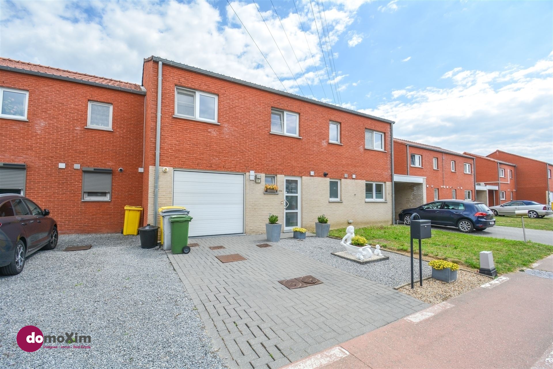 Instapklare woning met 4 slaapkamers, garage én zwembad in Haacht foto {{pictureIndex}}