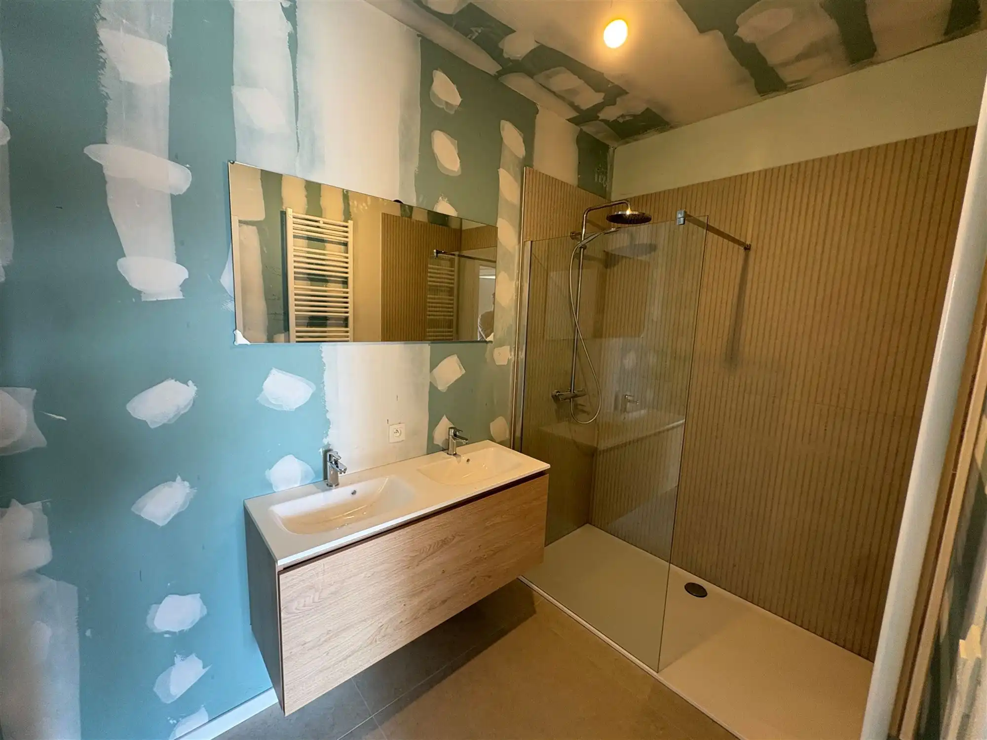 Ruim appartement met 1 slaapkamer en extra grote tuin. foto 15