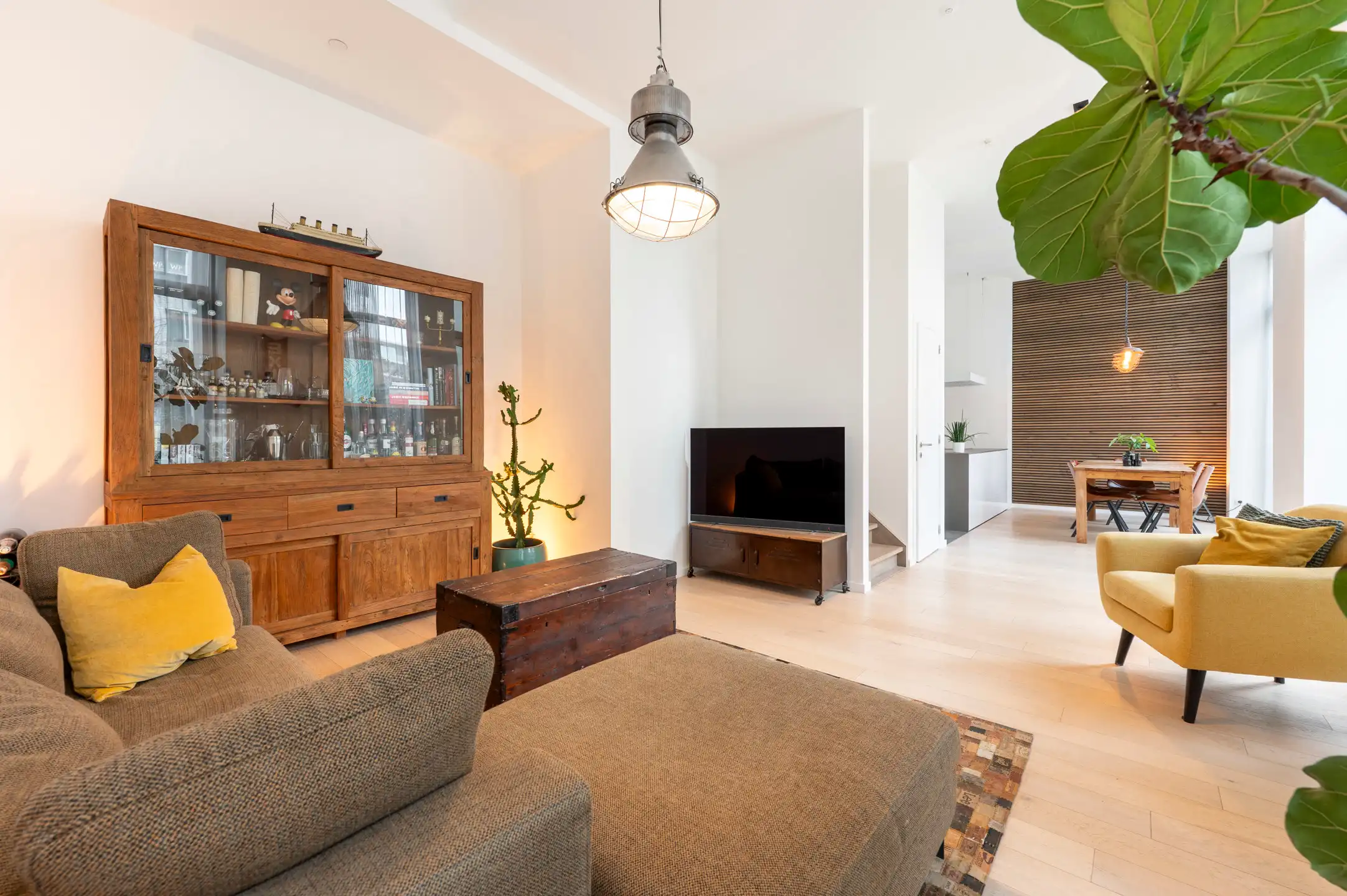 ANTWERPEN-ZUID. Huis met hoge plafonds en mooie lichtinval! foto 3