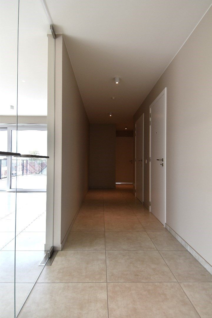 Prachtige penthouse met 2 slaapkamers en groot terras te centrum Ledegem foto 13