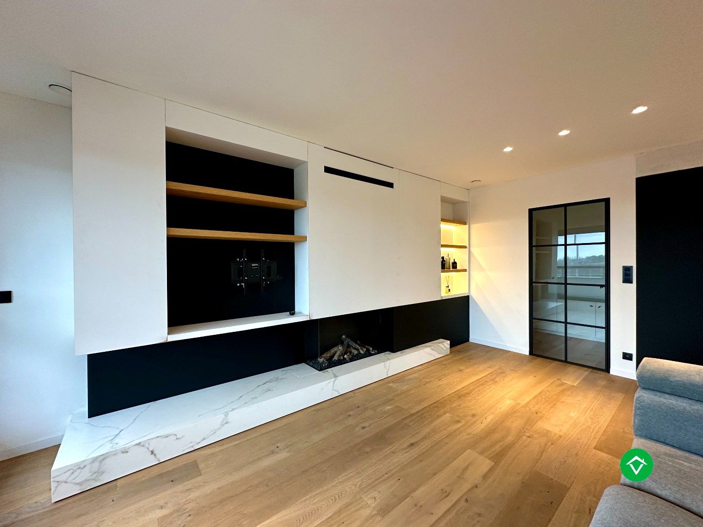 Penthouse met drie slaapkamers en garage in het centrum Koekelare foto 4