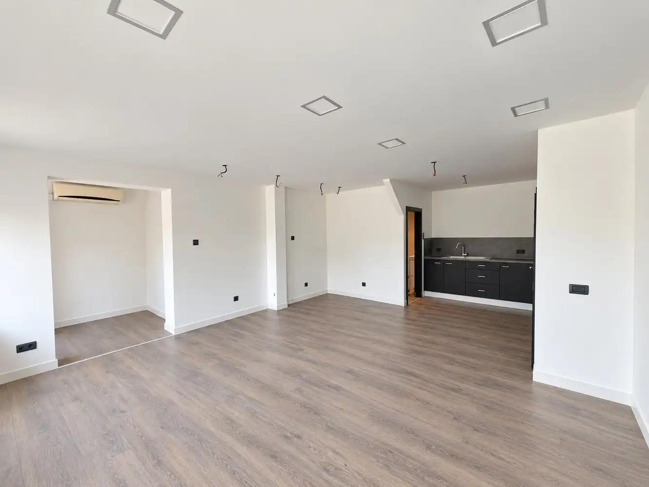 Handelsgelijkvloers (46 m²) te huur op toplocatie in Rekem foto 9