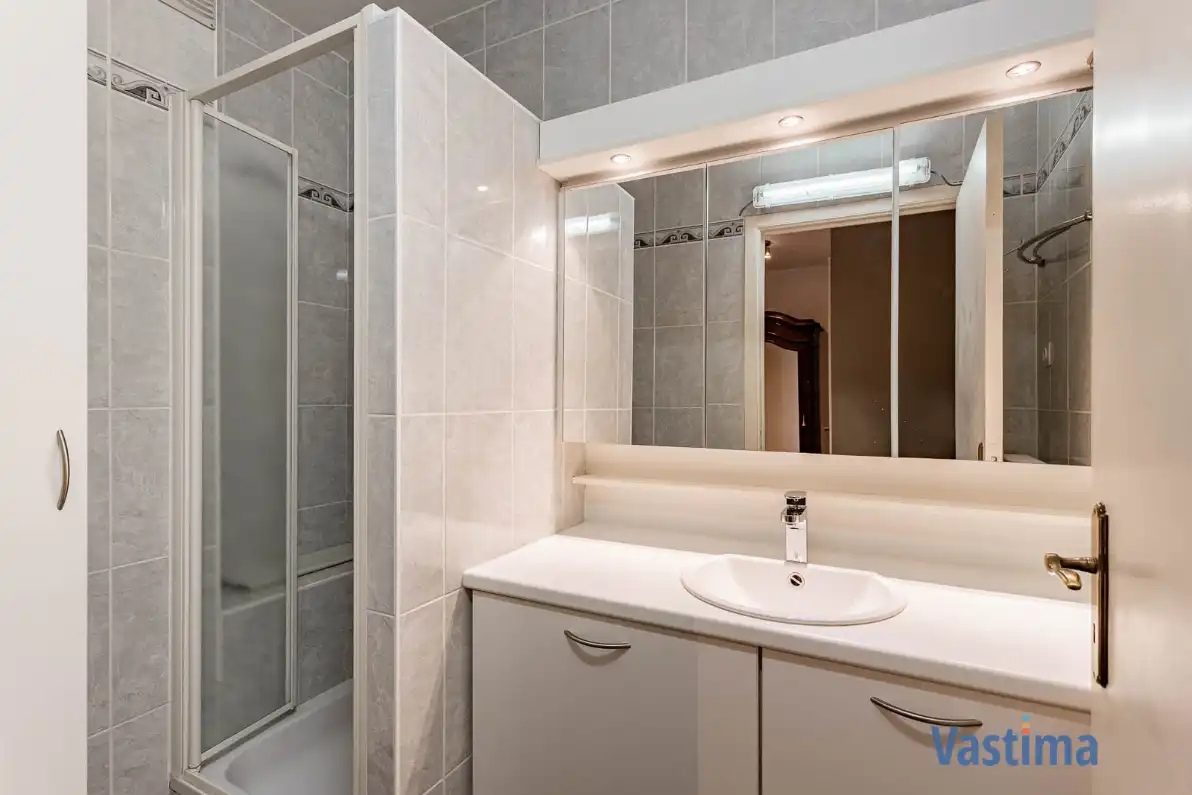 Gelijkvloers appartement met 2 slaapkamers, ruim terras en staanplaats foto 17