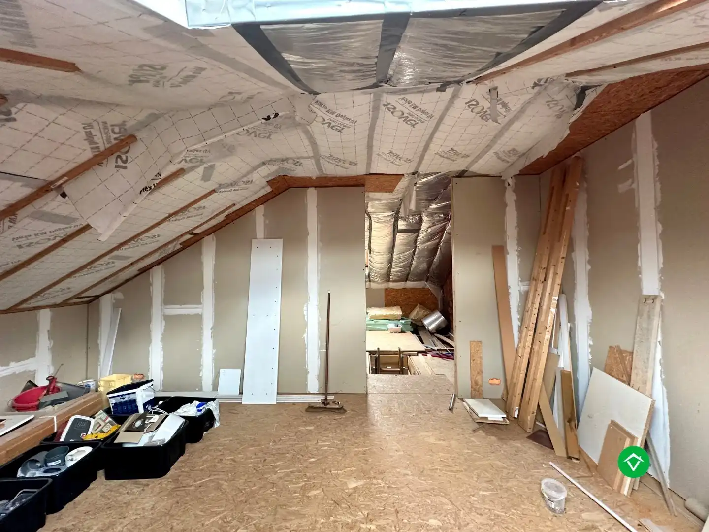 Ruim duplexappartement met terras en garage nabij centrum Roeselare foto 13