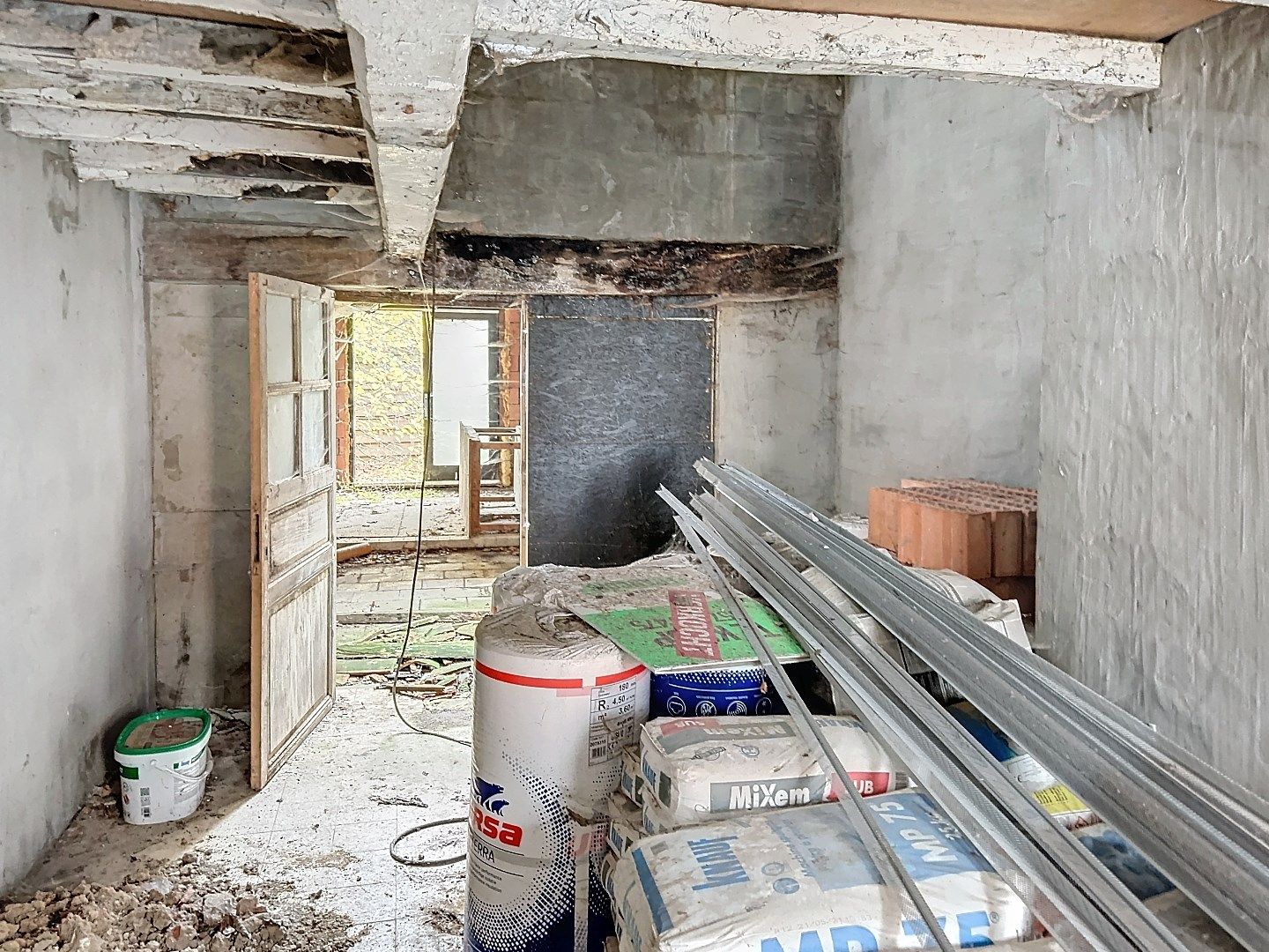 TOTAAL TE RENOVEREN WONING MET TUIN foto 6