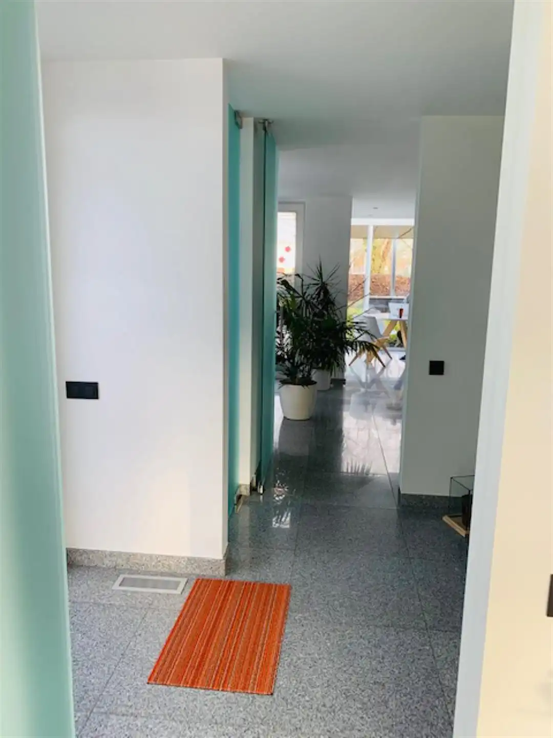 Moderne halfopen woning met 3 slaapkamers foto 9