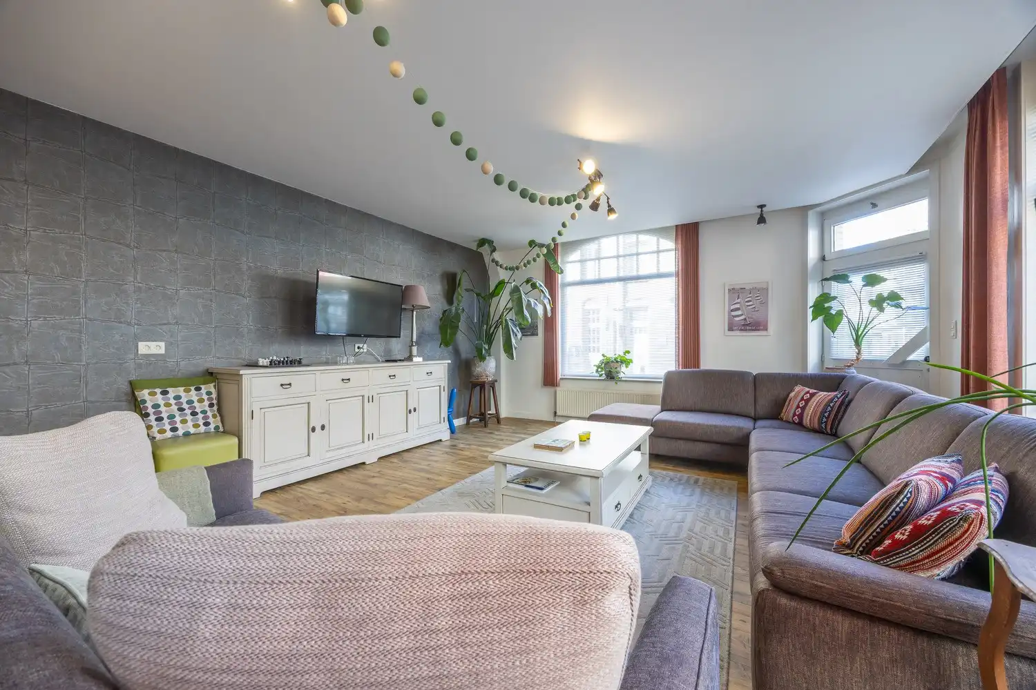 MAGISTRAAL HERENHUIS IN HET CENTRUM VAN NIEUWPOORT-STAD – OFFICIËLE 4-STERREN VAKANTIEWONING MET APPARTEMENT, INKOMSTEN EN 2 GARAGES foto 12