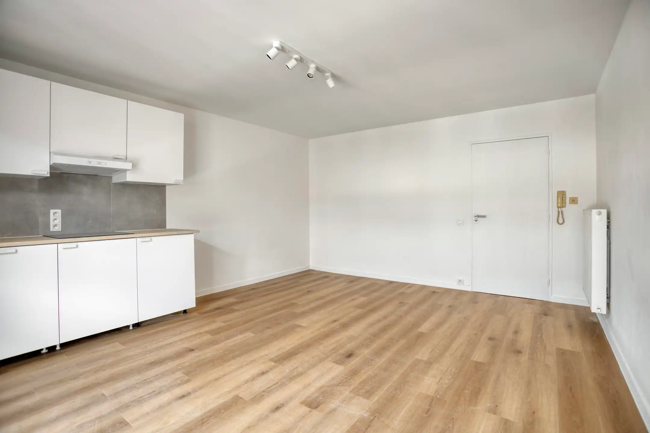 Gerenoveerde studio op uitstekende locatie foto 5