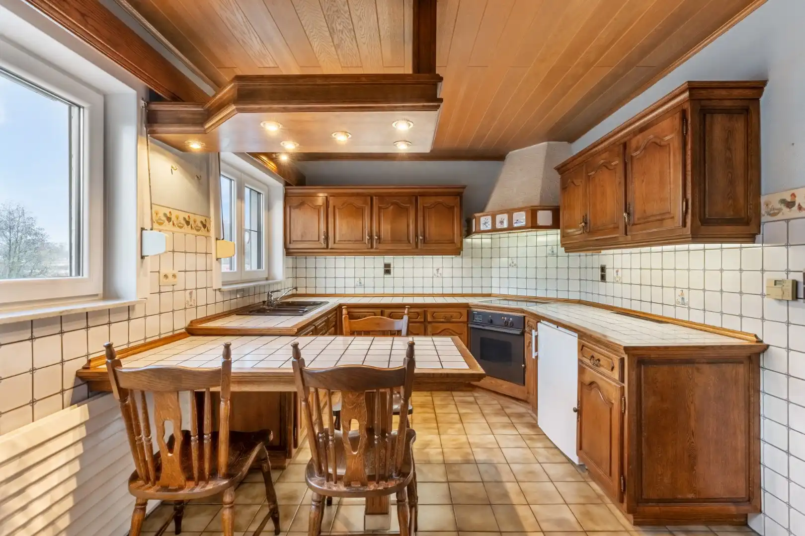 Halfvrijstaande woning op een perceel van 7a31ca, met aparte bureelruimte en inpandige garage! foto 6