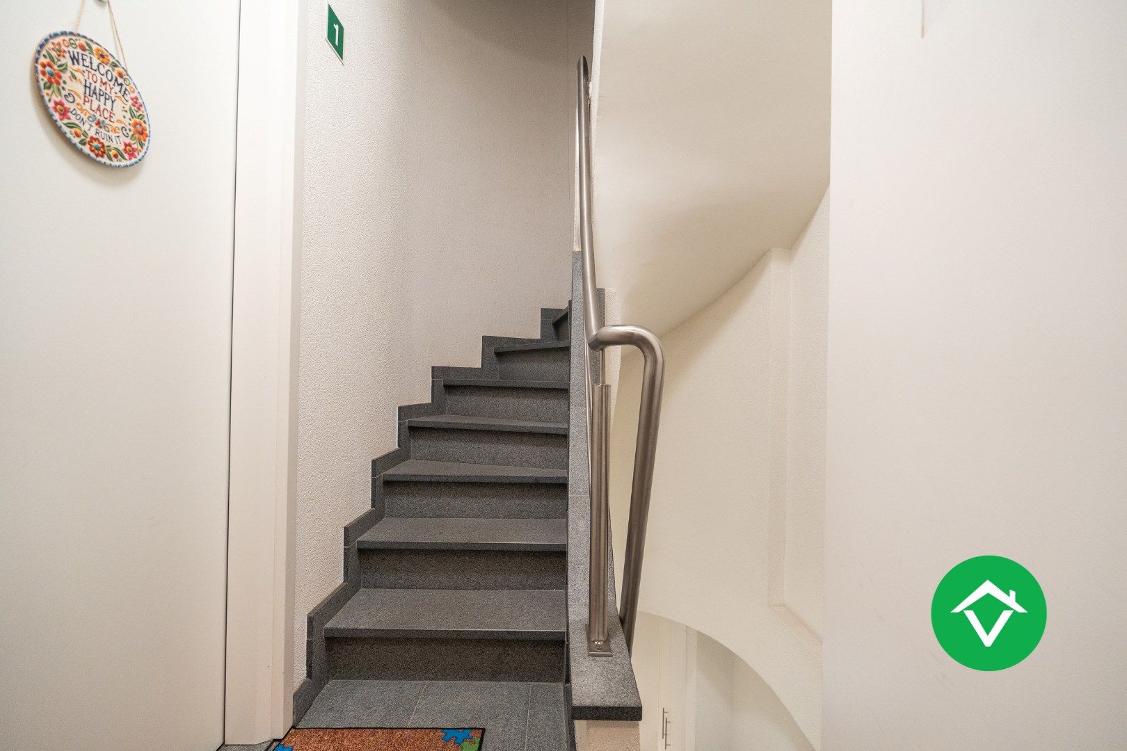 Instapklaar bemeubeld hoekappartement met 2 slaapkamers te koop in Oostende foto 16