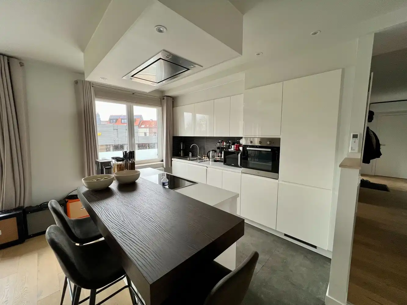 Ruim, vernieuwd appartement met 2 slaapkamers! foto 5