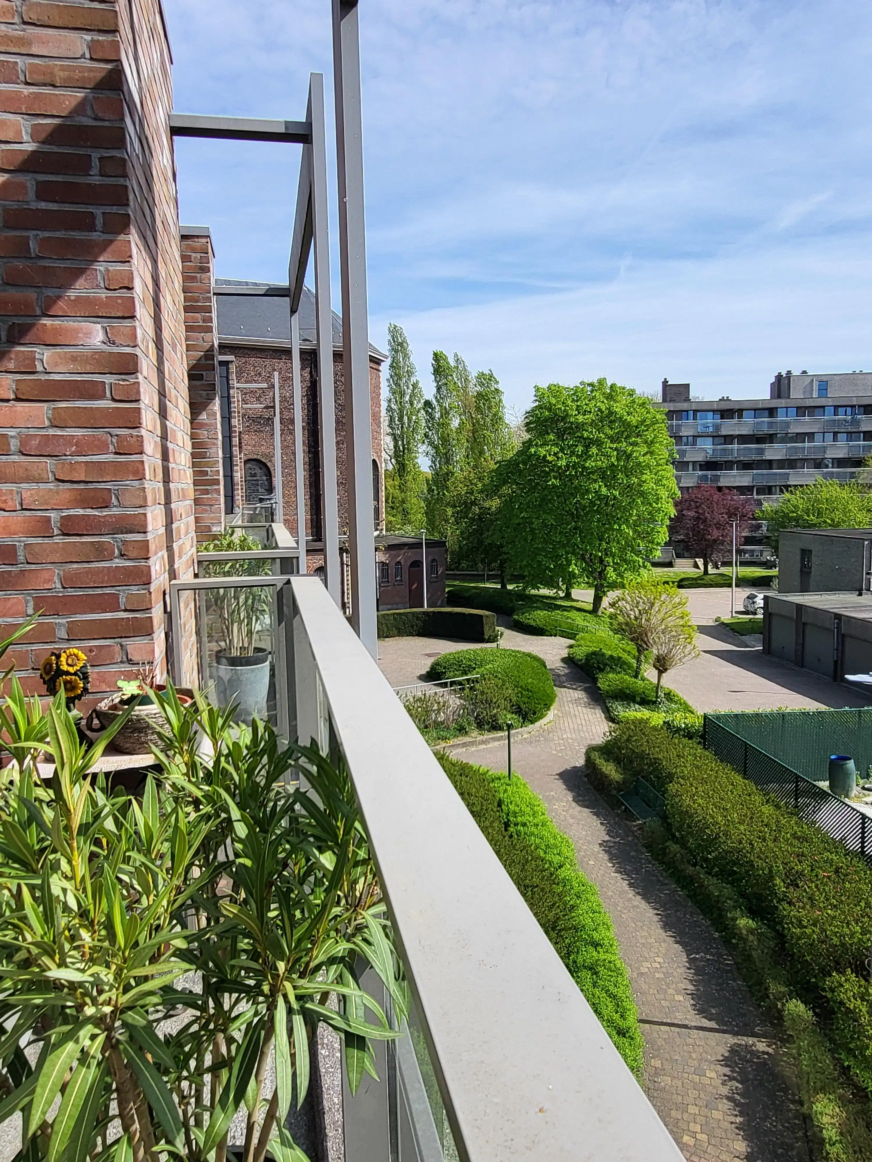 Instapklaar en energiezuinig appartement (66 m²) met zuidgerichte terrassen, ideaal gelegen in een rustige dorpsomgeving op wandelafstand van winkels, openbaar vervoer en scholen.  foto 5