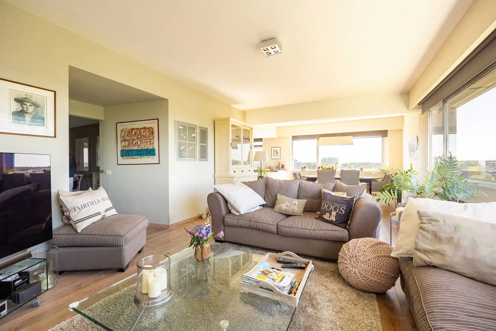 Drieslaapkamerappartement met uniek uitzicht! foto {{pictureIndex}}