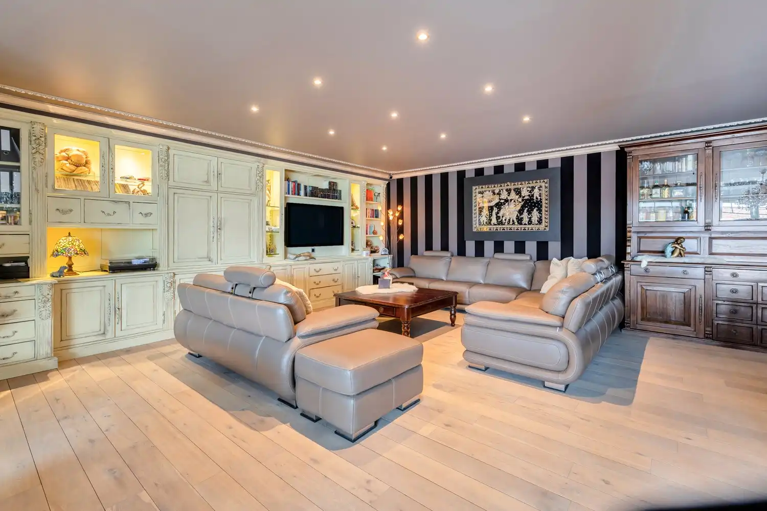 Unieke vastgoedopportuniteit! Ruim bedrijfscomplex met 2 appartementen en exclusief penthouse op 46a 55ca! foto 58