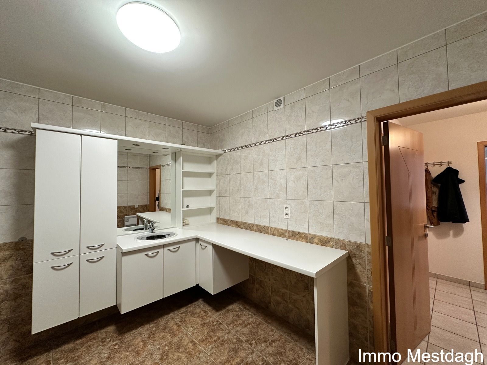 Goed onderhouden gelijksvloers appartement met terras in Schulen foto 16