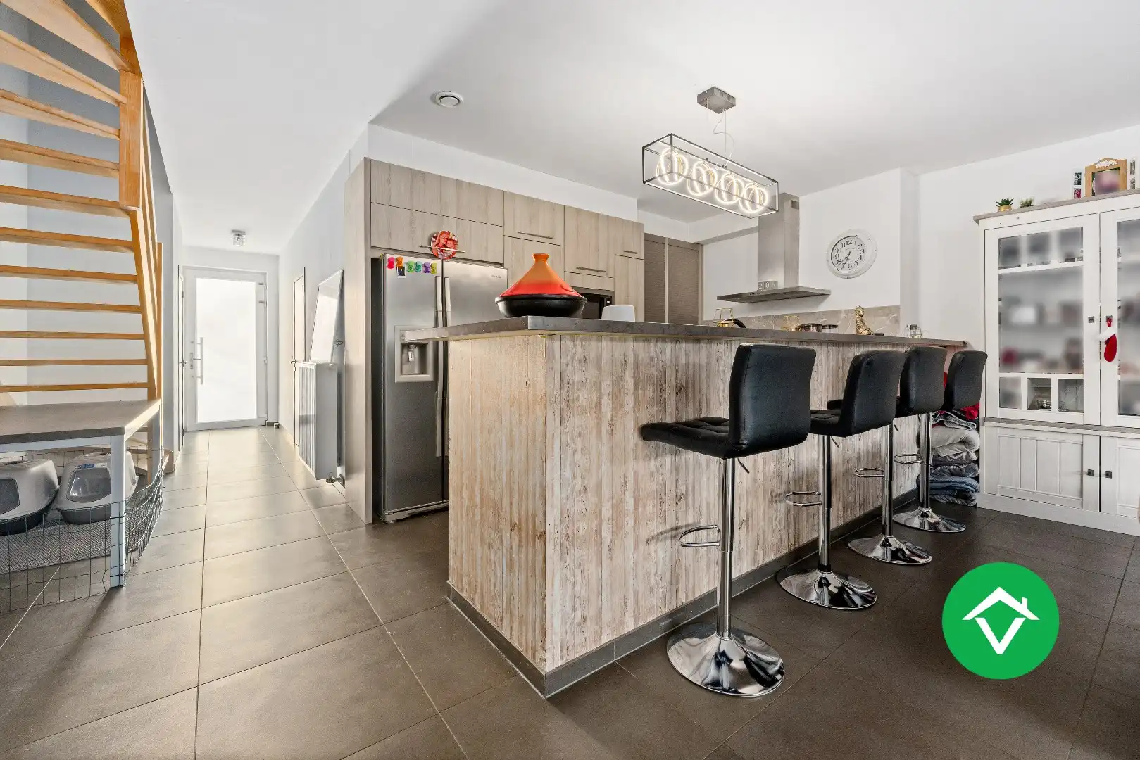 Instapklare nieuwbouwwoning met 5 slaapkamers en zonneterrassen op topligging in Eernegem foto 8