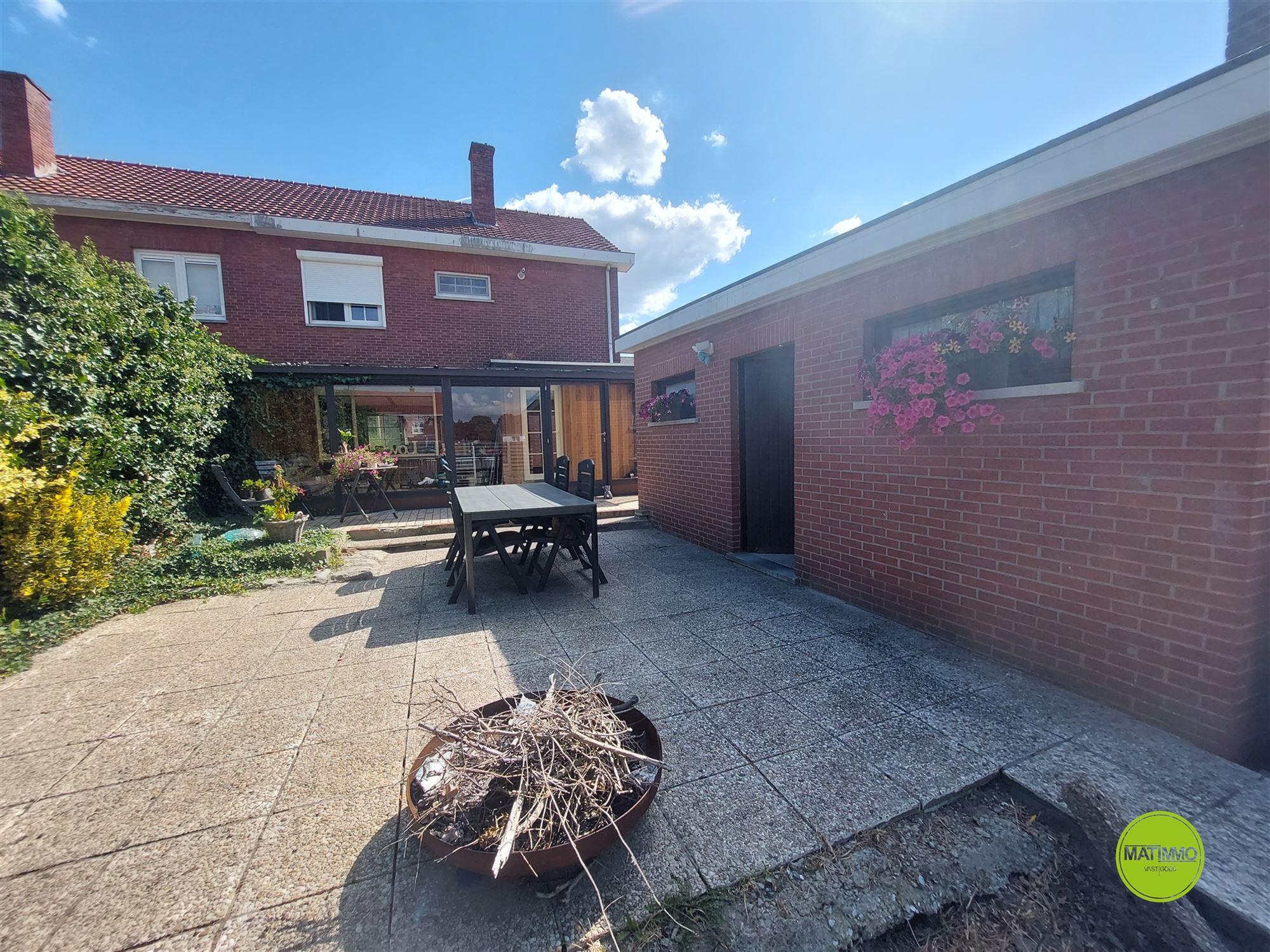 Rustig gelegen, gerenoveerde halfopen woning in Oostham foto 2
