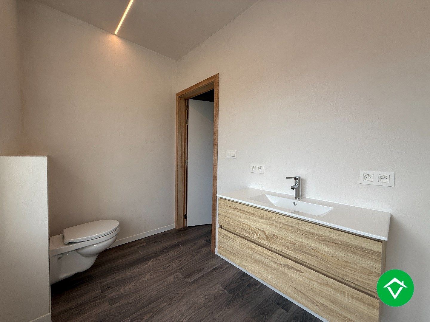 Gerenoveerde woning twee slaapkamers en koer in centrum Roeselare  foto 11