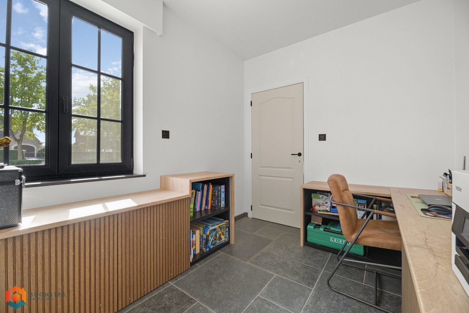 Recente en energiezuinige woning met mooie tuin en zwembad foto 7