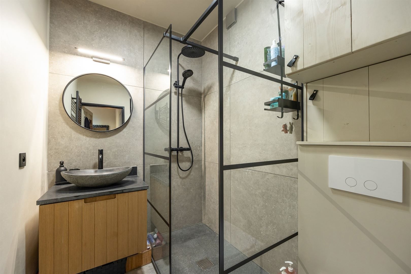 Gerenoveerd appartement (2024) met veranda foto 7
