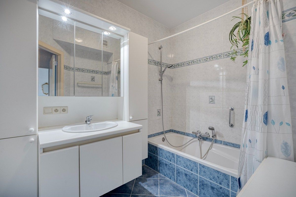 Goed gelegen appartement met parking en kelder  foto 15