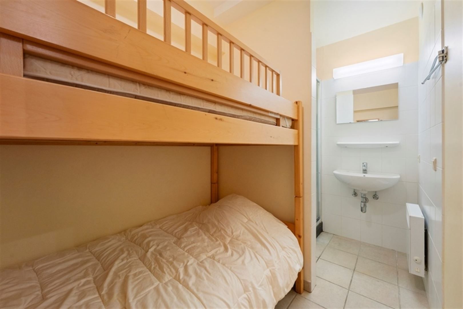 Prachtig appartement met 3 slaapkamers op de Zeedijk foto 12