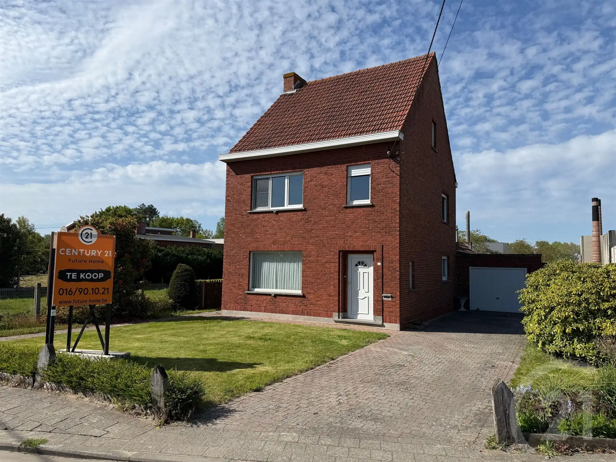 Hoofdfoto van de publicatie: Te renoveren woning met veel potentieel.
