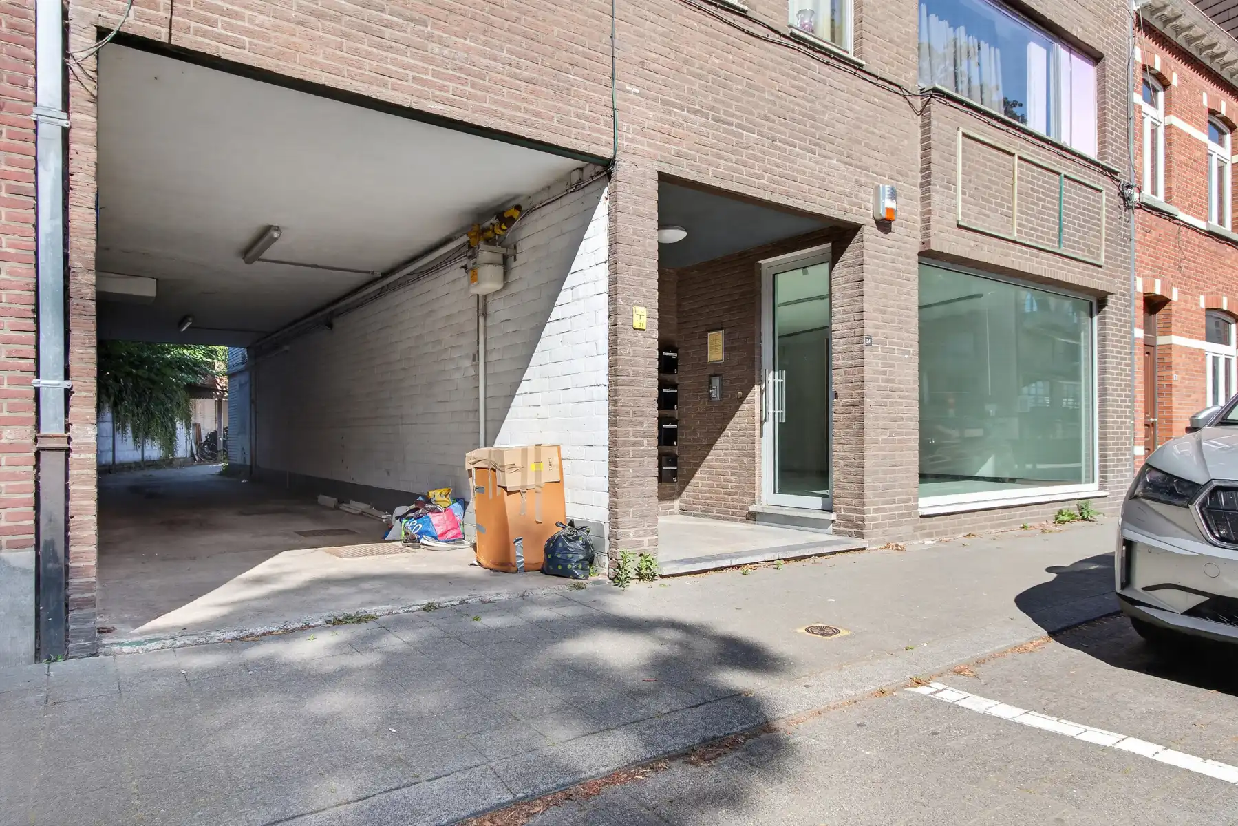 KANTOOR of HANDEL met RUIME PARKING en TERRAS - CENTRUM STAD foto 3