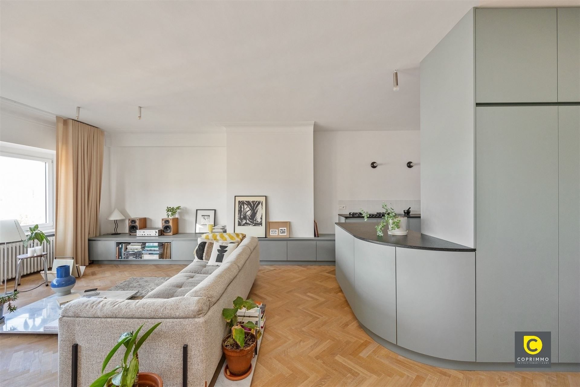 Volledig gerenoveerd app met prachtig uitzicht foto 2