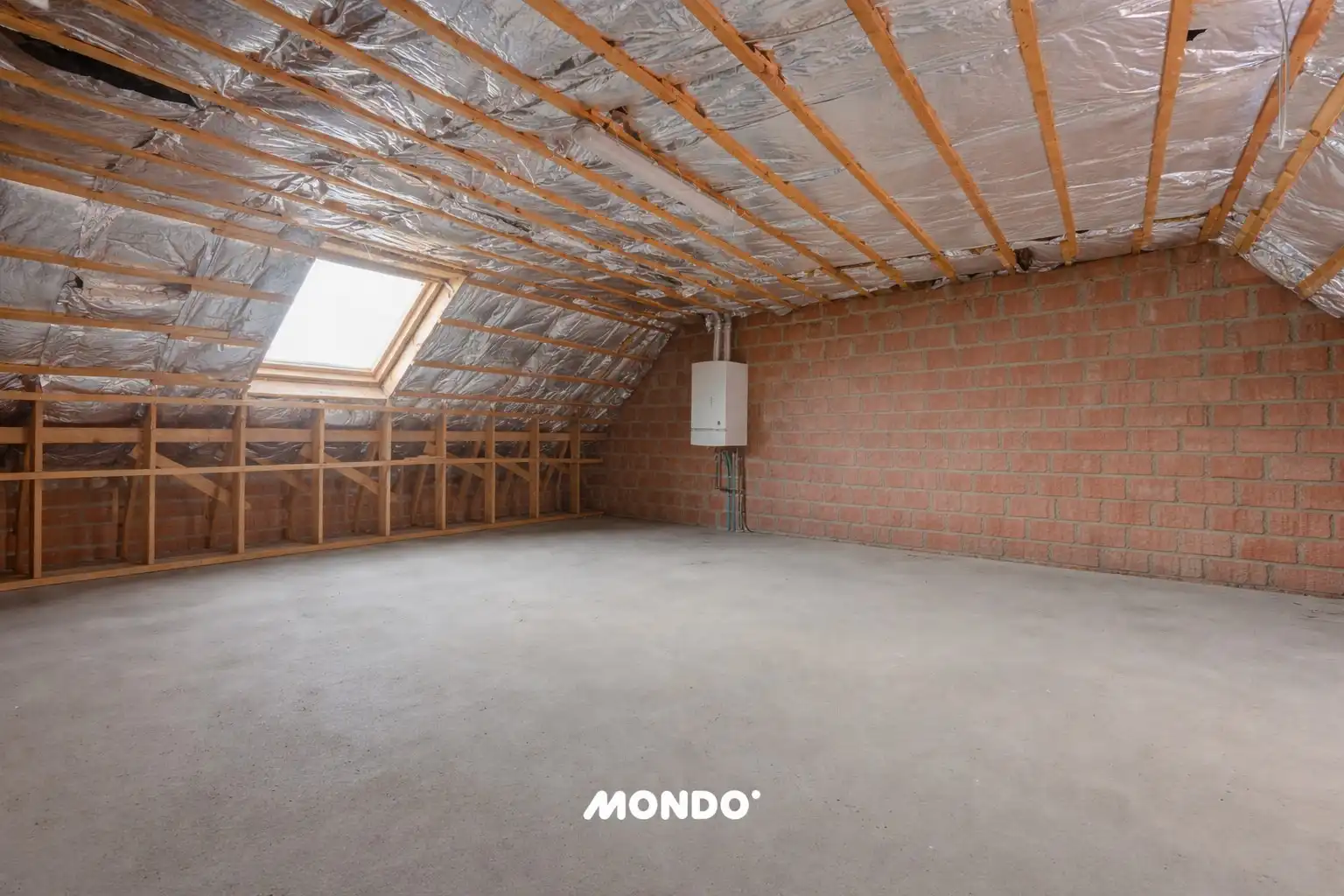 Ruime gezinswoning 4 slaapkamers met tuin, vijver en garage foto 19