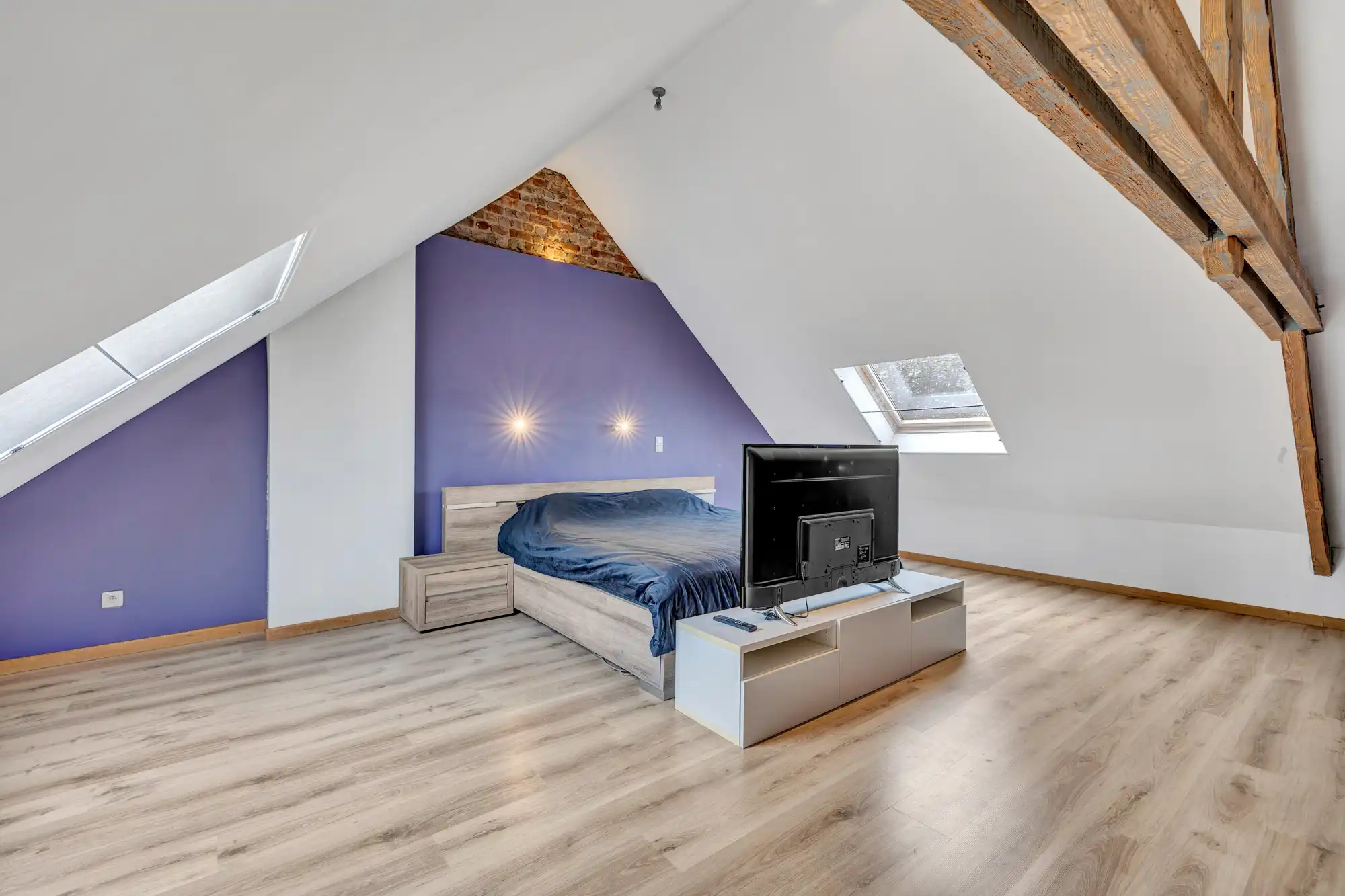 Ruime gerenoveerde gezinswoning met 4 slpks en garage foto 21