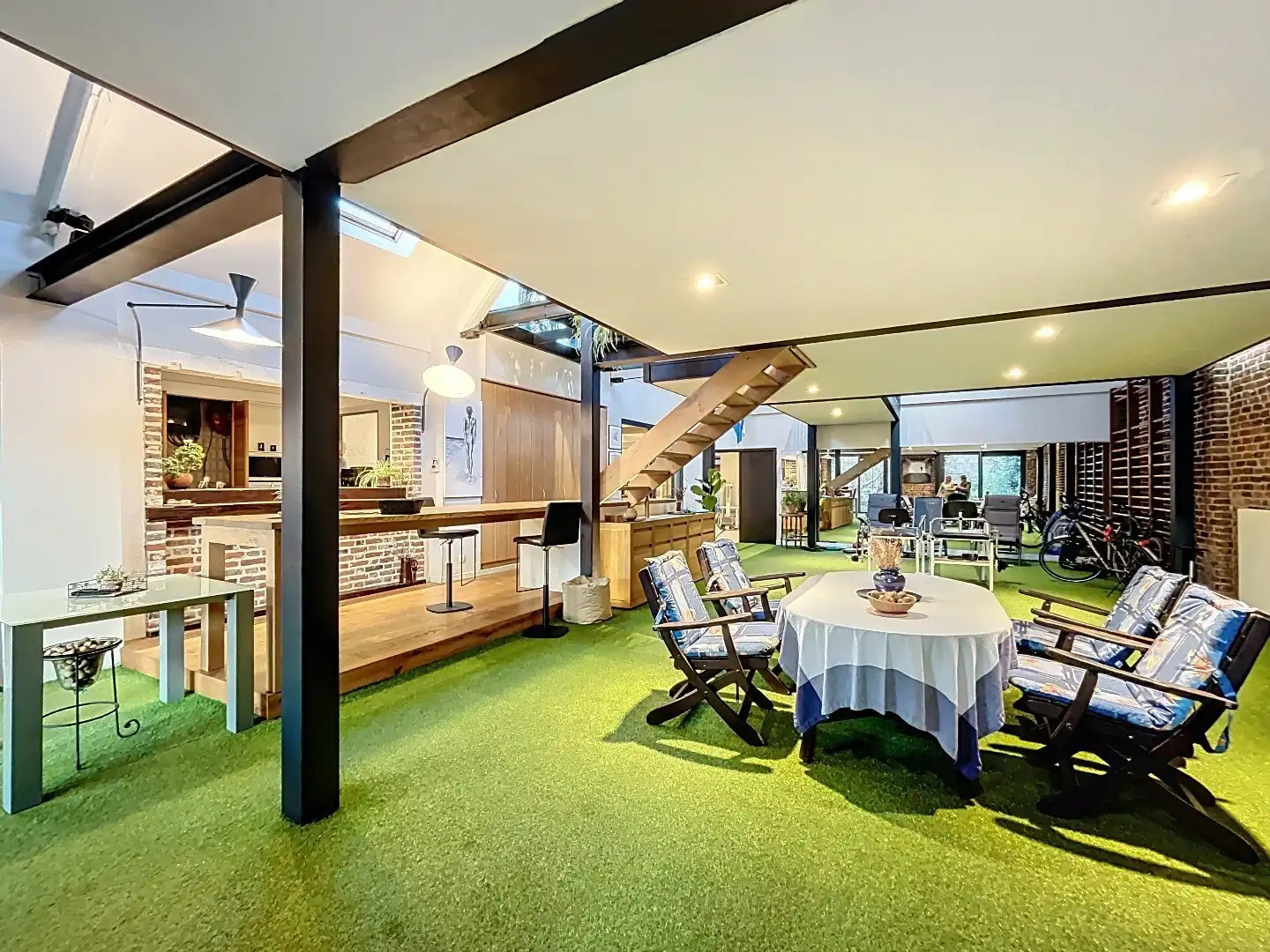 Instapklare loft met veel licht, ruimte en westgerichte tuin foto 10