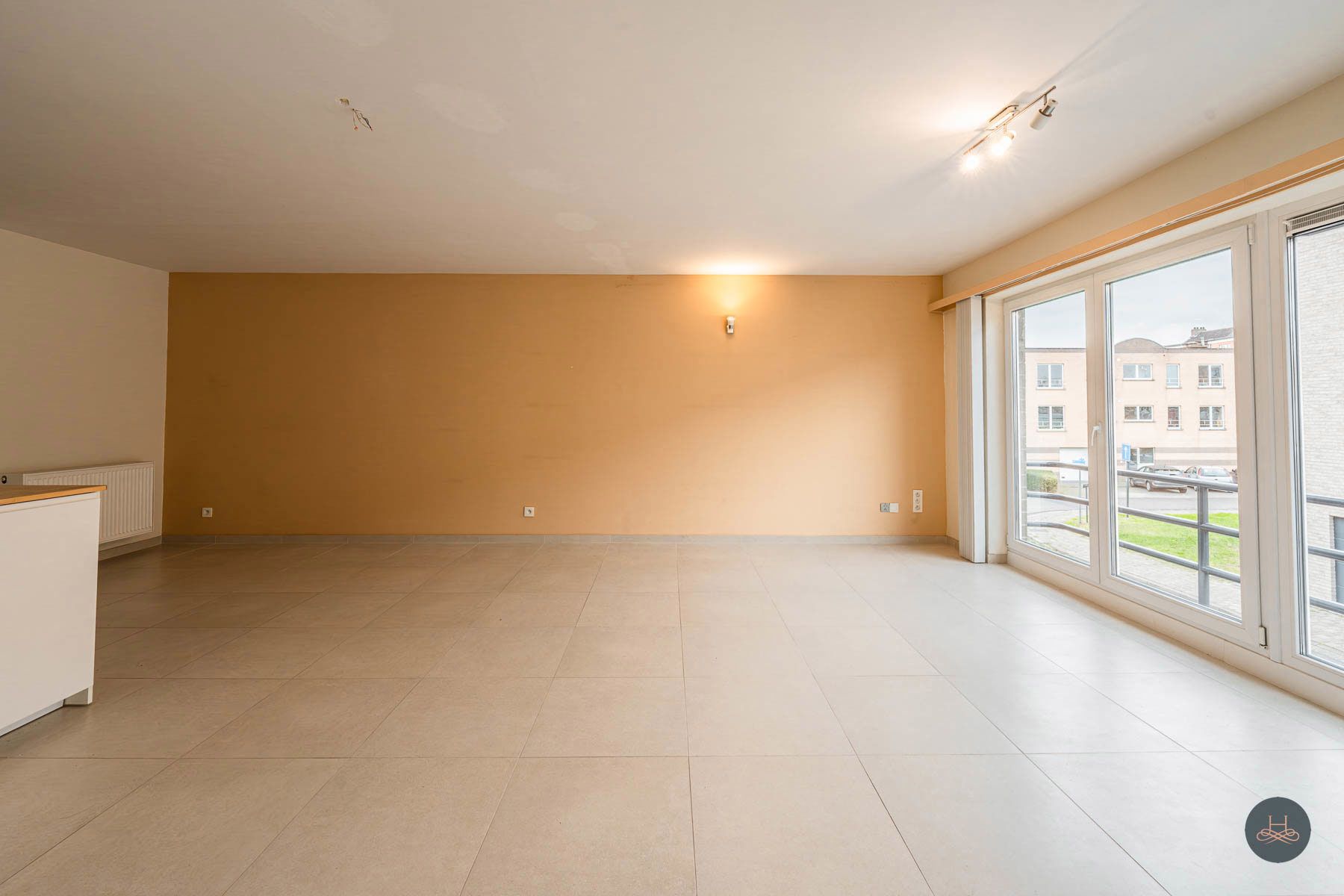 Vernieuwd 2 slaapkamer appartement met topligging foto 4