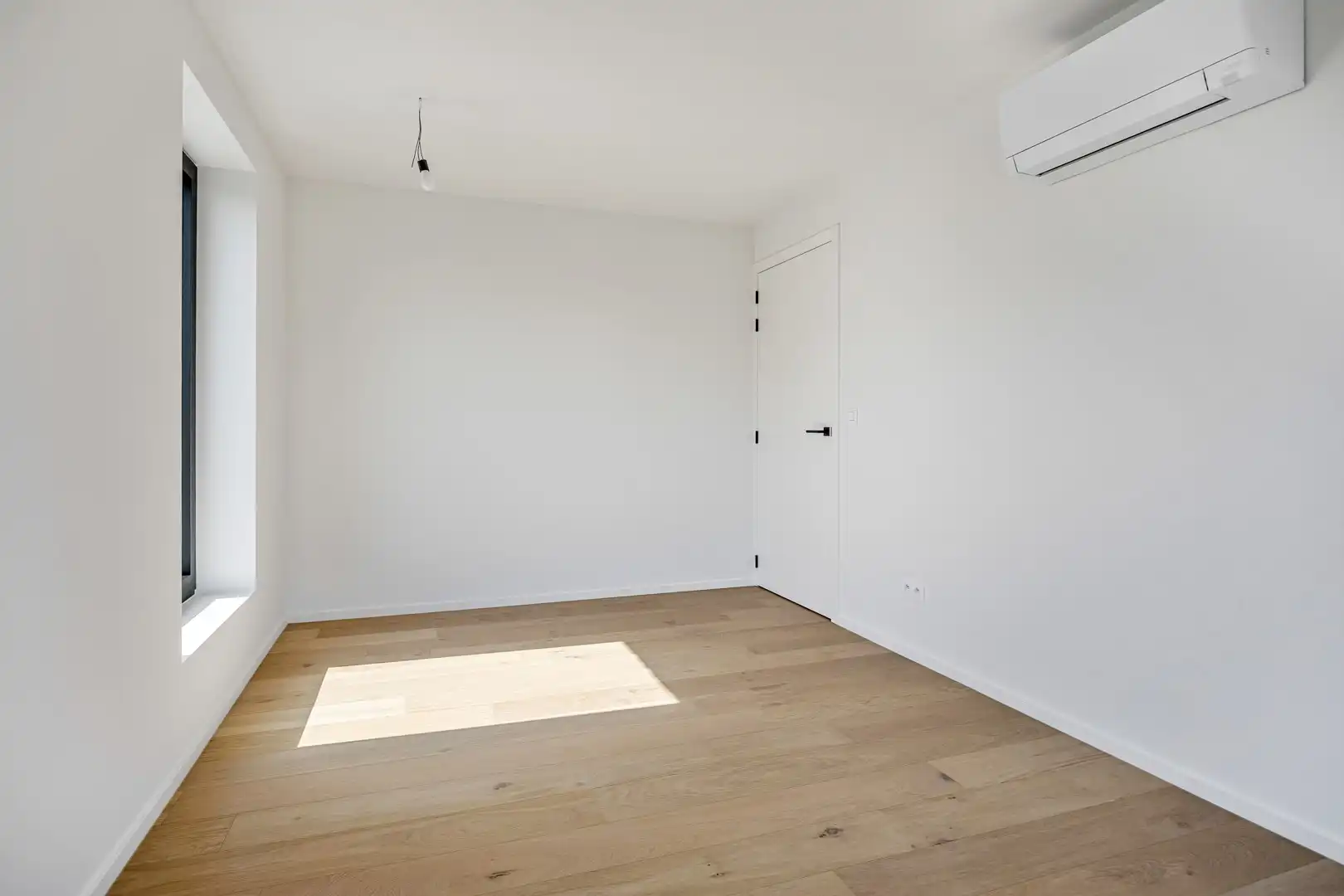 Moderne nieuwbouwwoning met hoogwaardige afwerking in Sint-Truiden (Wilderen).  Aankoop aan 6% btw mogelijk onder voorwaarden. foto 19
