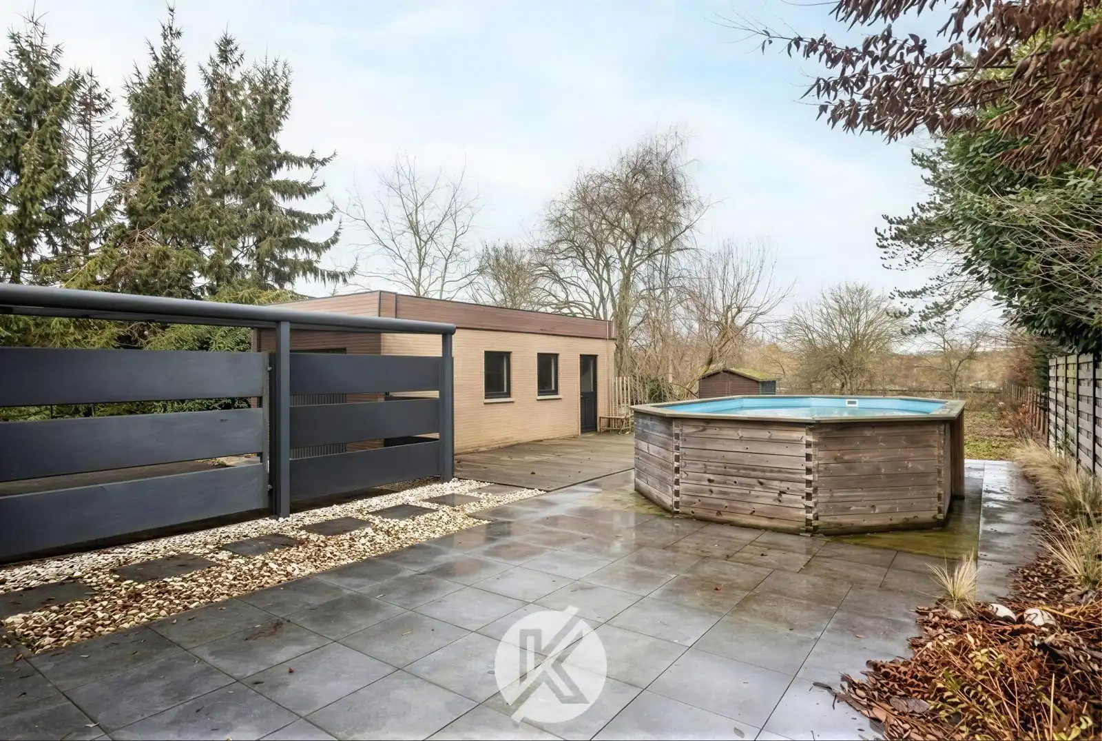 Ruime woning met uitzicht op omliggend landschap foto 9