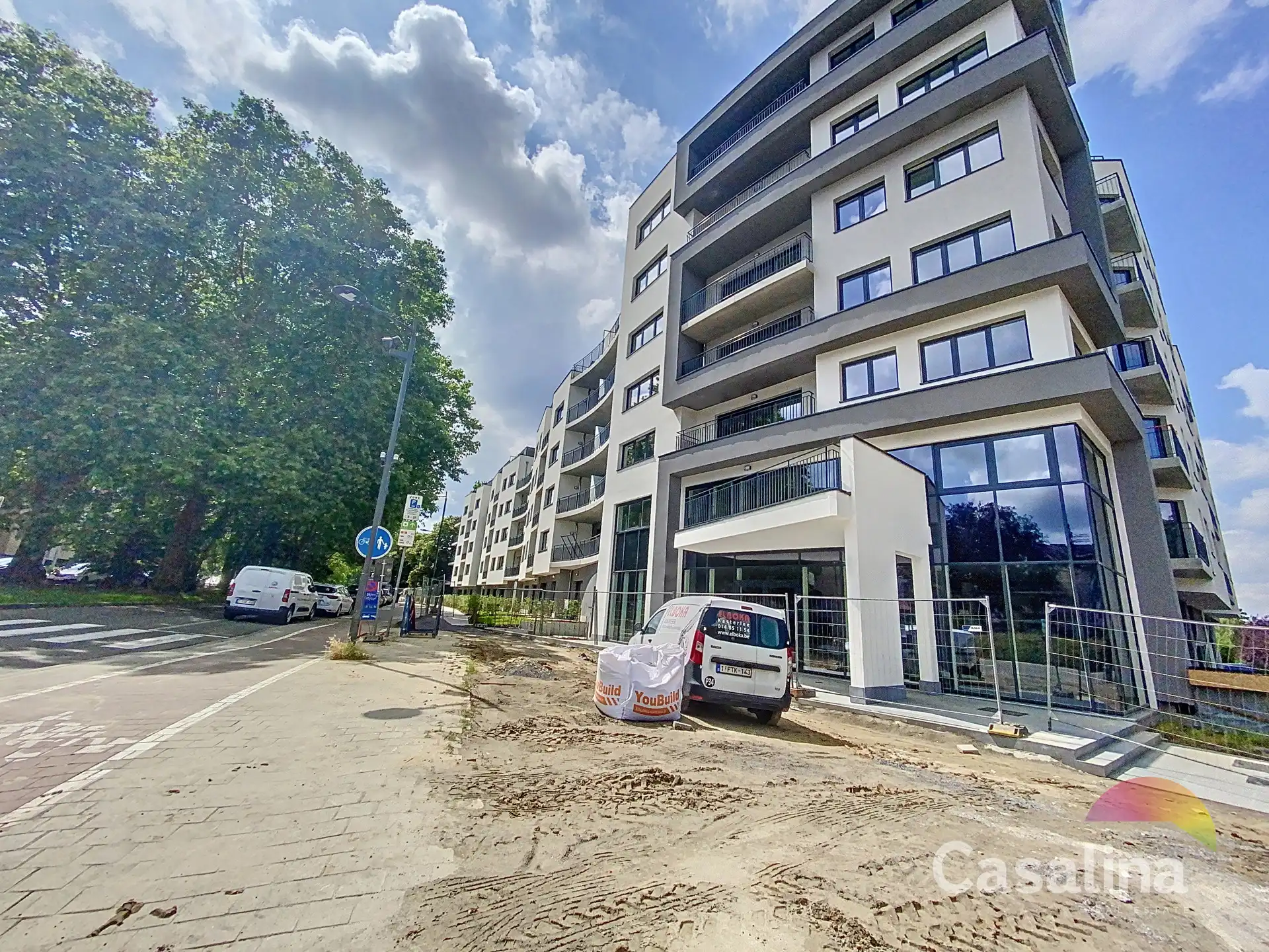 Handelsgelijkvloers te huur in een nieuwbouwproject foto 10