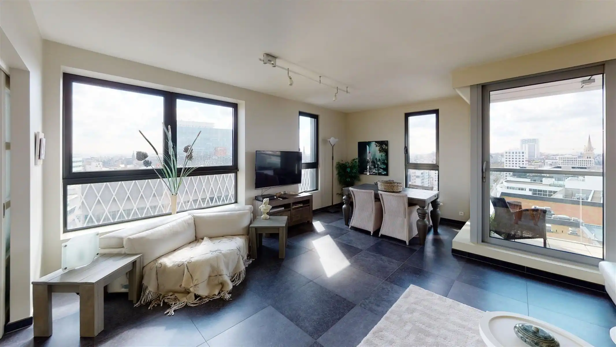 ANTWERPEN - Appartement met 2 slaapkamers  foto 2