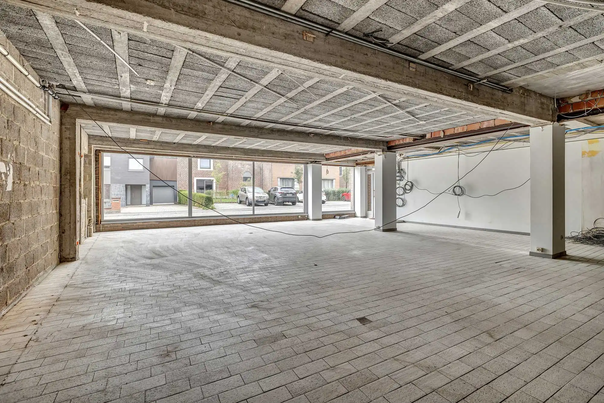 Te renoveren handelspand (315m²) met 4 staanplaatsen foto 7