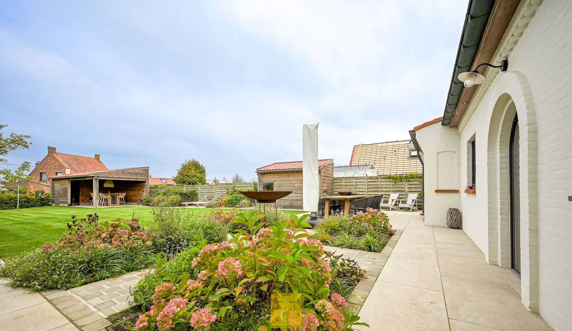 knap gerenoveerde gezinswoning, landelijke stijl met eigentijdse toets, met zonnige tuin en parking foto 9