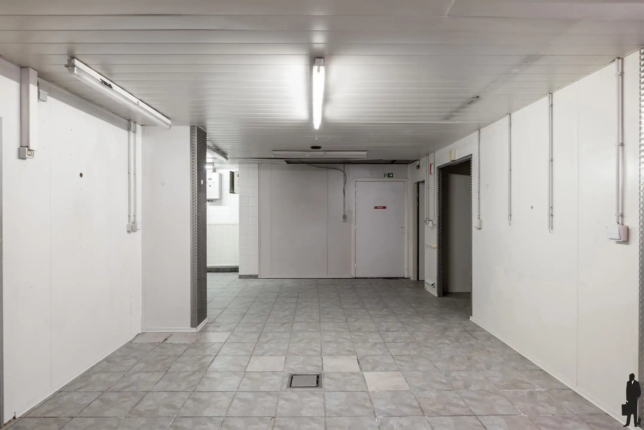 Handelsruimte van ca.163m2 aan doorgaande weg in Arendonk foto 8