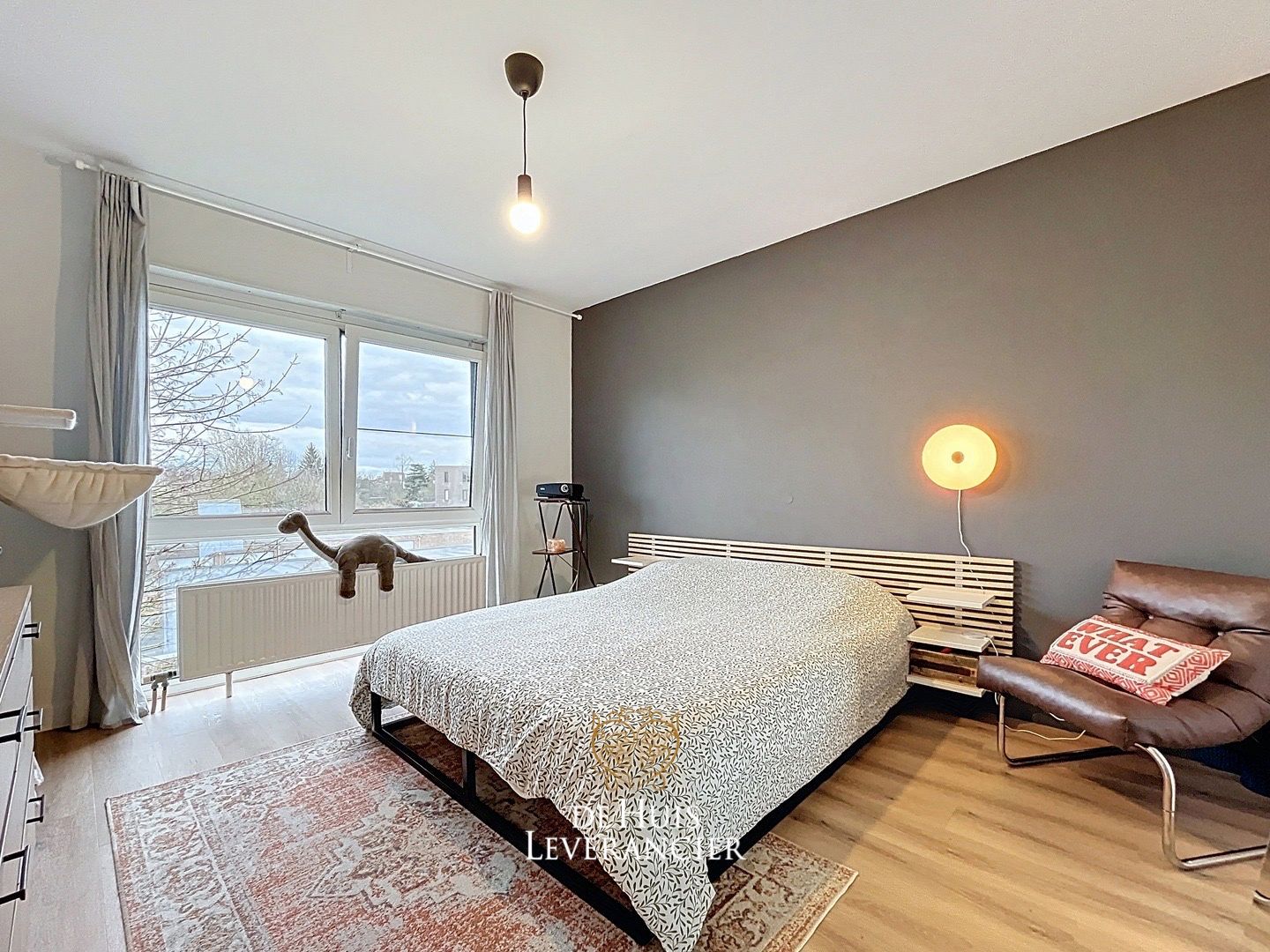 Gerenoveerd appartement met 2 slaapkamers, garagebox en berging te koop in Edegem foto 14