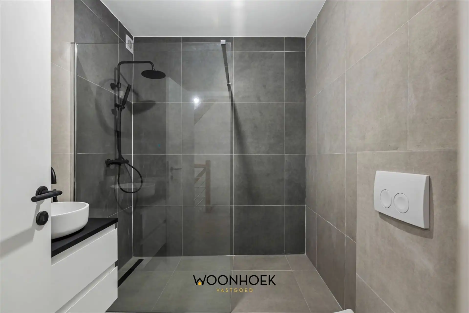 Gerenoveerde, 4-slpk woning met 2 badkamers en tuin! foto 10