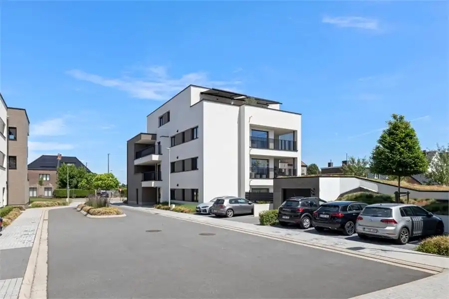CENTRAAL GELEGEN APPARTEMENT MET RUIM TERRAS EN GARAGEBOX IN SINT-TRUIDEN foto 27