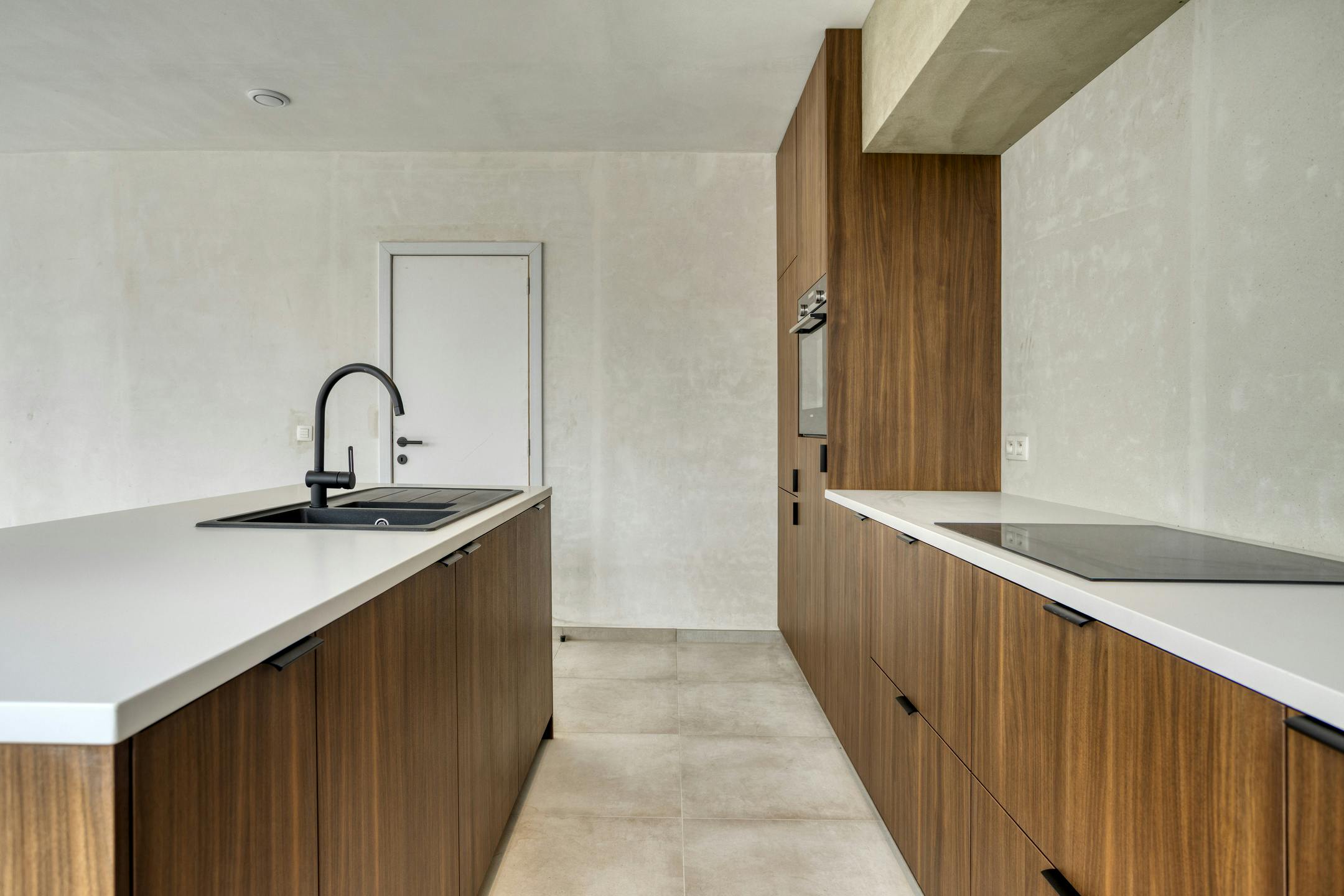 Pand met 2 gerenoveerde appartementen en winkel te Veurne. foto 25