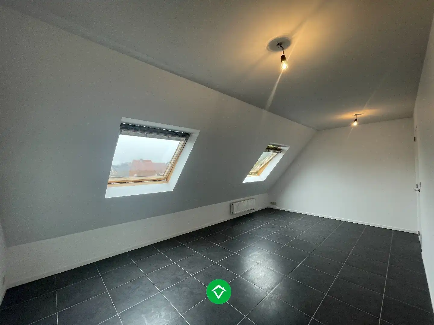 Rustig gelegen duplex appartement met 2 slaapkamers en autostaanplaats te Lichtervelde VRIJ 1/08/2026 foto 5