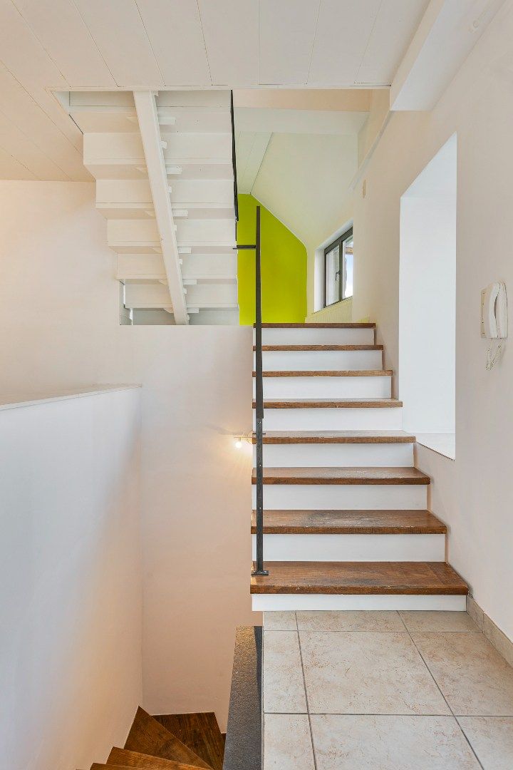 Ruim en zonnig appartement met terras + privé staanplaats foto 4