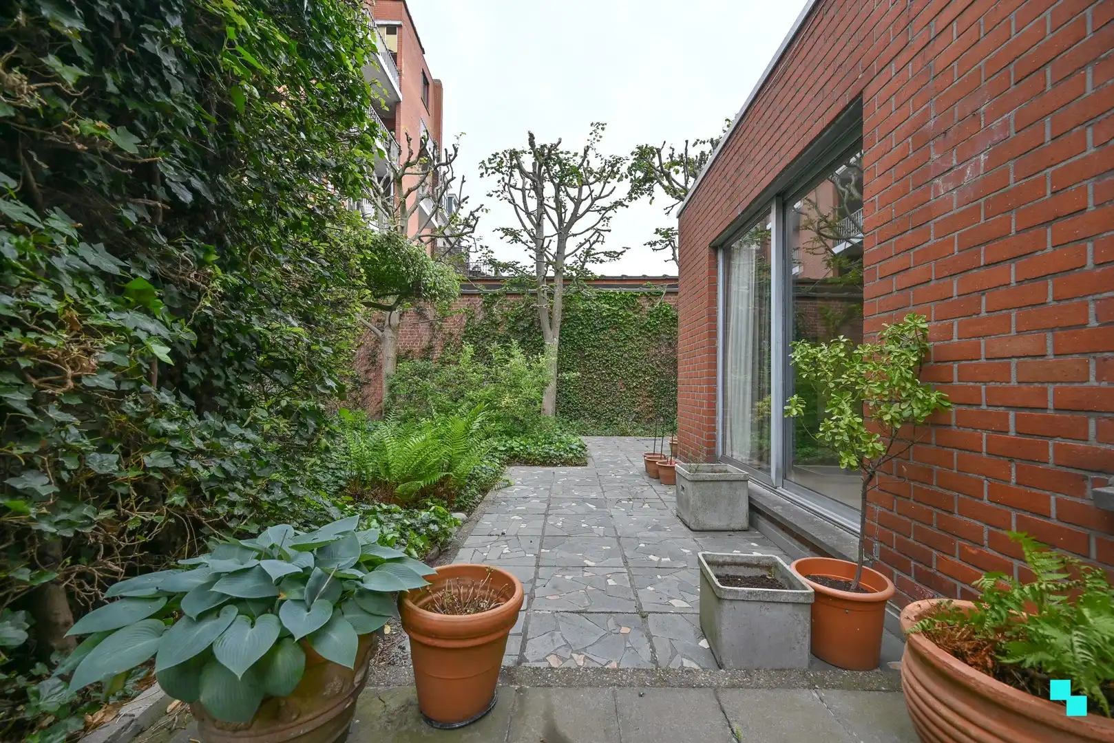 Centraal gelegen handelsruimte met bijhorende woonst en leuke stadstuin te Izegem foto 17